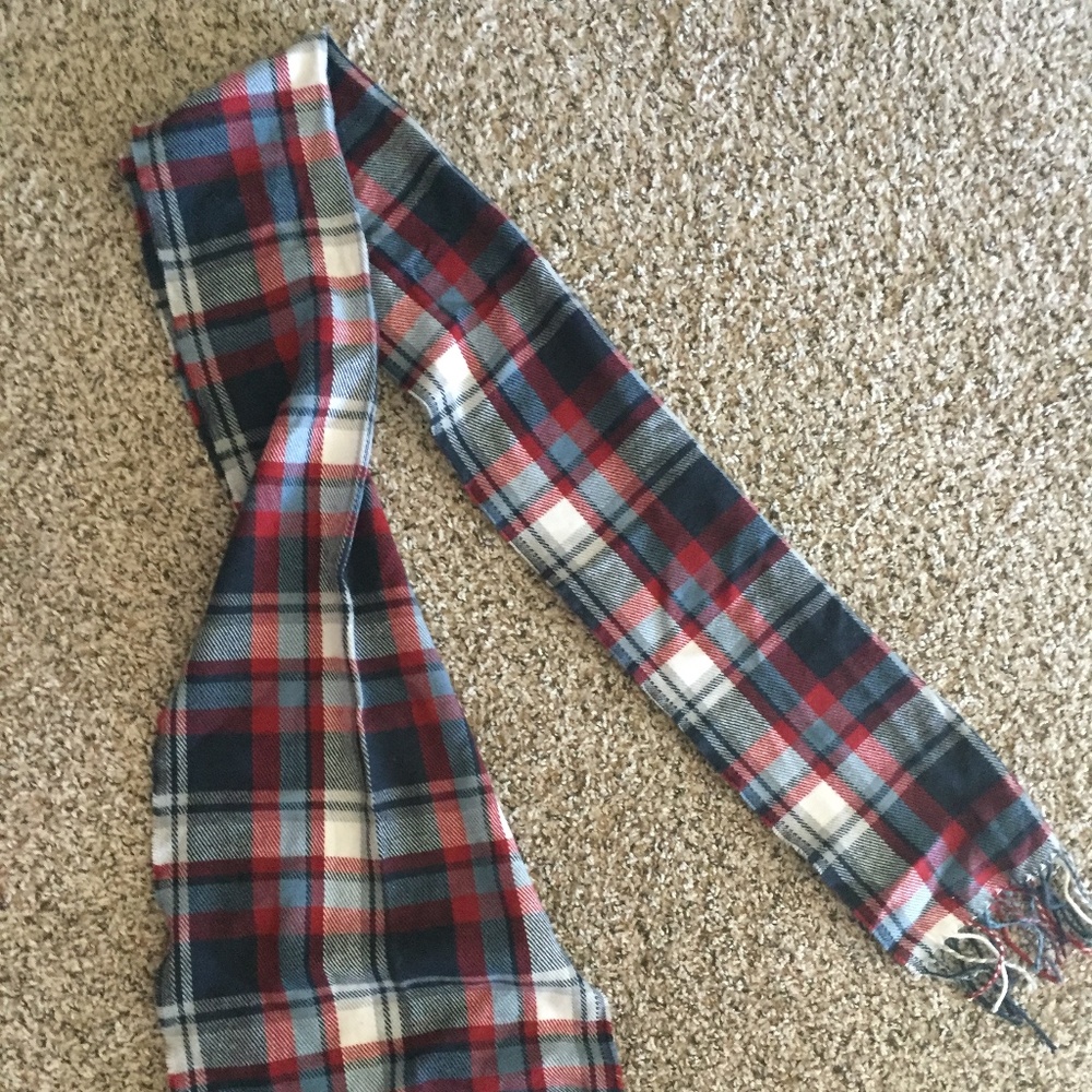American Eagle scarf